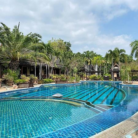 Botany Beach Resort Pattaya Na Chom Thian Exterior foto