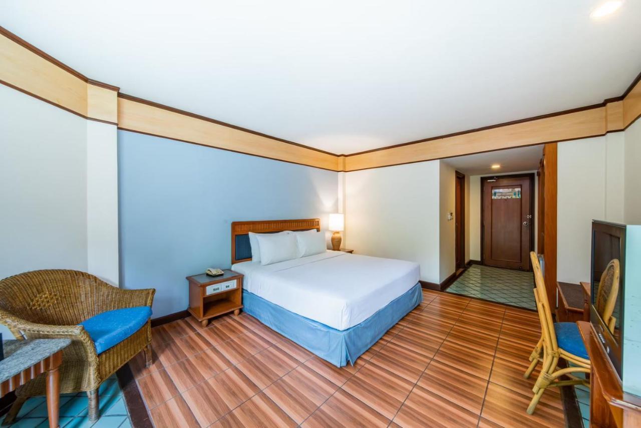 Botany Beach Resort Pattaya Na Chom Thian Exterior foto